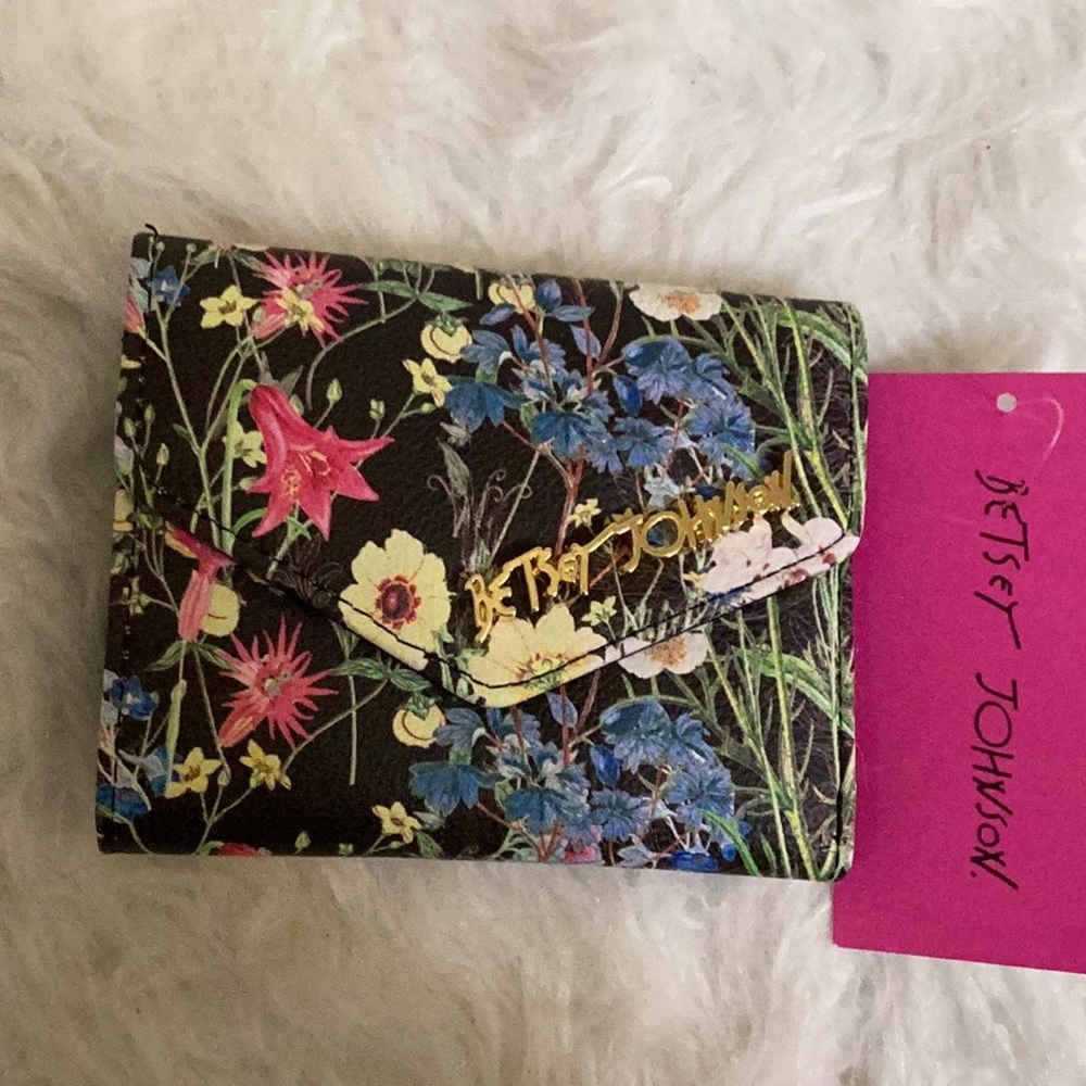 BETSEY JOHNSON, NWT, FLORAL CARD CASE/WALLET